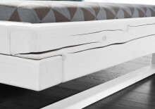 Massivholzbett >Long Beach< in Weiß aus Massivholz - 182x85x222cm (BxHxT)