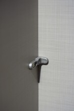 Schwebetürenschrank >ANGIE< in WEISS + GRAPHIT - 225x208x65cm (BxHxT)