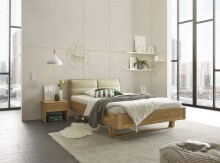 TJARK Modernes Massivholzbett 140x200 - Komfortables & hochwertiges Balkenbett mit gepolstertem Kopfteil - 146 x 89 x 219 cm (B/H/T)