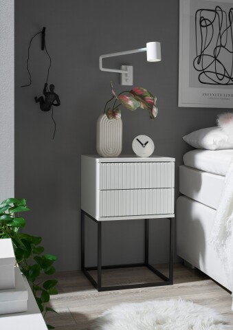 MARLE Nachttisch in Weiß - Moderner Nachtschrank mit Schubladen und schwarzem Metallgestell - 40 x 65 x 38,5 cm (B/H/T)