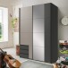 Schwebetürenschrank >Emden< 3 Schübe, Spiegel / GRAPHIT + SAHARAGRAU - 135x198x65cm (BxHxT)