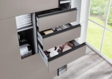 Schlafzimmer-Set >Tilburg< (5tlg.) Bett 168x92x210cm, Schrank, Kommoden, Saharagrau / Grafit