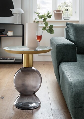 Beistelltisch >Mattia< in Emaille & Gold, Metall / Rauchglas - 60x50cm (HxD)